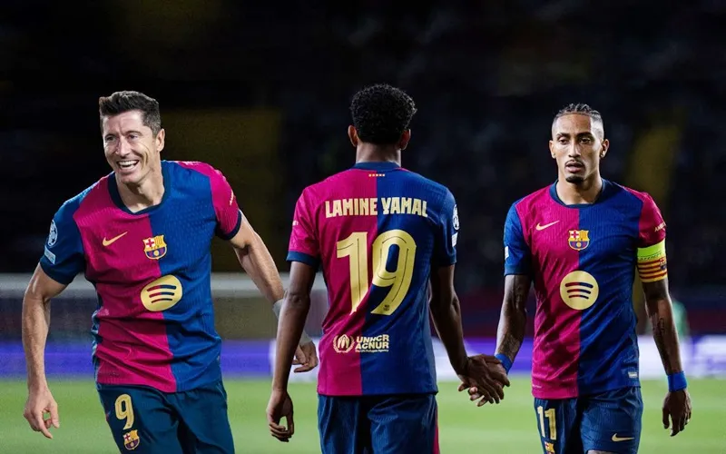 Hàng công với Raphinha và Lamine Yamal hỗ trợ Robert Lewandowski là bảo chứng cho chiến thắng. Raphinha.jpg