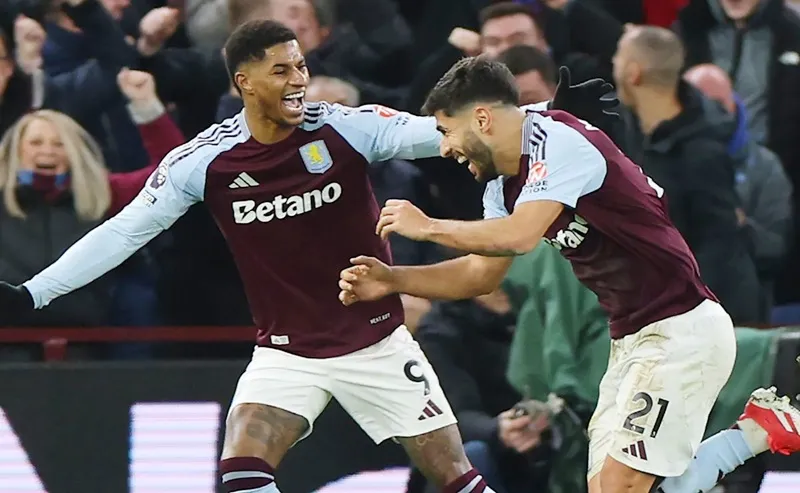 Marcus Rashford vào sân và kiến tạo cả 2 bàn thắng cho người đồng đội mới Asensio. Marcus Rashford.jpg