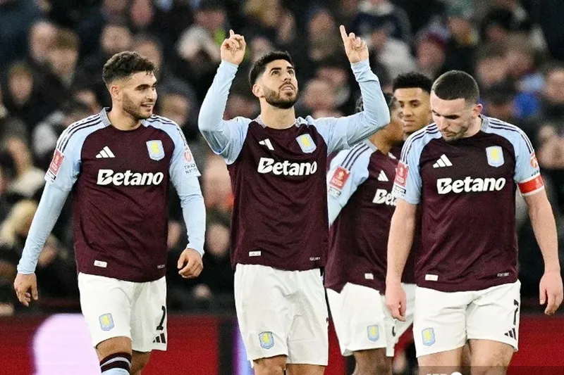 Aston Villa đánh bại Cardiff City 2-0 vào tứ kết FA Cup lần đầu tiên sau một thập niên.