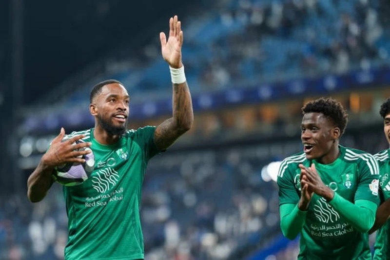 Ivan Toney tỏa sáng với một cú hat-trick giúp Al-Ahli giành chiến thắng 3-2 ngay trên sân Al-Hilal