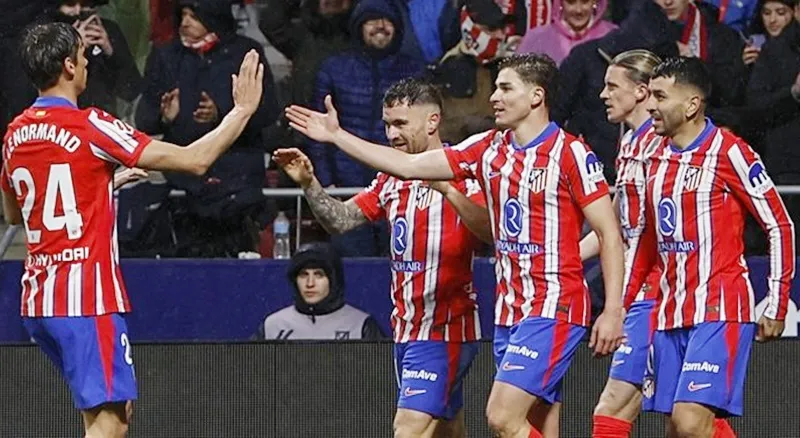 Julian Alvarez ghi bàn giúp Atletico Madrid thắng 1-0 trước Athletic Bilbao và vươn lên ngôi đầu. Atletico Madrid.jpg