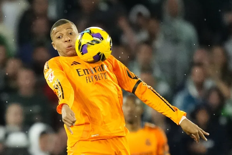 Kylian Mbappe và đồng đội hy vọng phục hồi cho trận lượt đi vòng 1/8 Champions League với Atletico Madrid vào thứ Ba. Carlo Ancelotti 1.jpg
