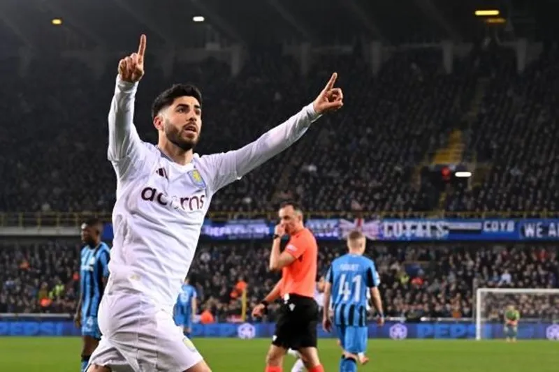 Asensio vào sân và lập công trên chấm phạt đền Asensio.jpg