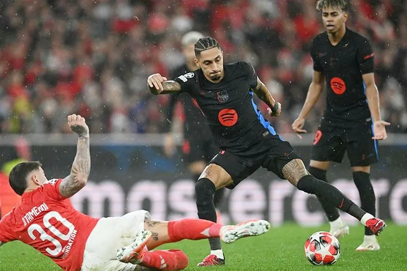 Barcelona trở lại Benfica chỉ 4 tuần sau trận cầu 9 bàn thắng ở vòng bảng. Barcelona1.jpg