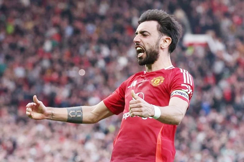 Bruno Fernandes là cầu thủ xuất sắc hiếm hoi trong mùa giải tệ hại của Man.United.