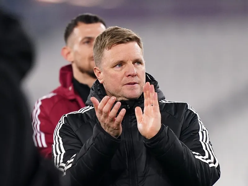 HLV Eddie Howe mô tả đây là “chiến thắng tuyệt vời nhất mùa giải” bởi tính chất của nó. Eddie Howe 1.jpg