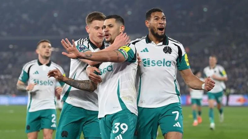 Newcastle khởi động cho trận chung kết Cúp Liên đoàn Anh bằng chiến thắng 1-0 trên sân West Ham.