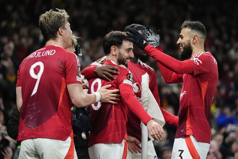 Bruno Fernandes lập hat-trick để đưa Man.United vào vòng tứ kết Europa League.