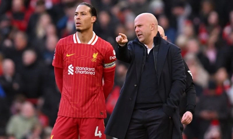 HLV Arne Slot và đội trưởng Van Dijk sẵn sàng cho chung kết Cúp Liên đoàn với Newcastle vào Chủ Nhật. Van Dijk1.jpg