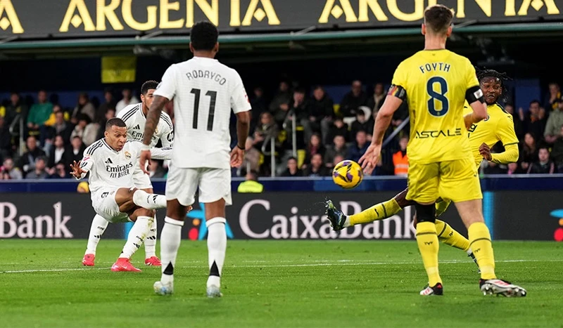 Mbappe đạt mốc 31 bàn thắng để vượt qua Ronaldo “béo” trong mùa giải ra mắt Real Madrid. Kylian Mbappe.jpg