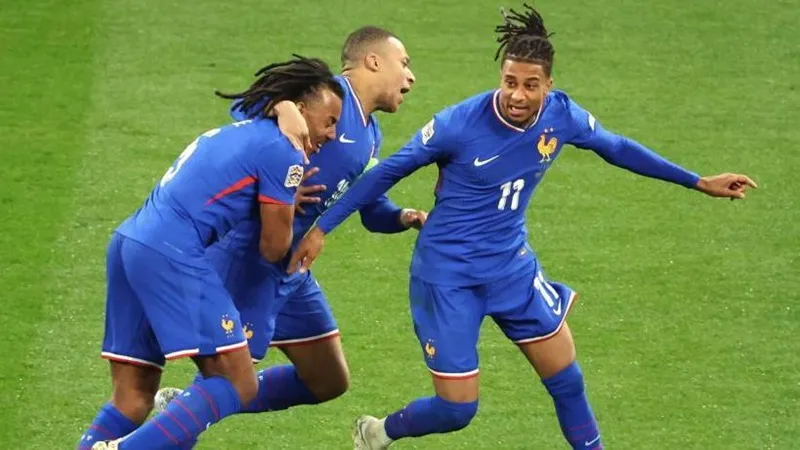 Pháp thắng luân lưu 5-4 sau khi hòa chung cuộc 2-2 với Croatia. France.jpg