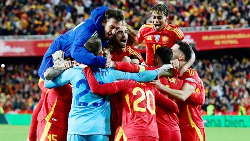 Tây Ban Nha thắng luân lưu 5-4 sau khi hòa chung cuộc 5-5 với Hà Lan.