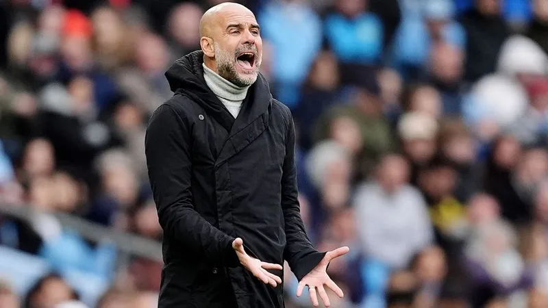 HLV Pep Guardiola tin rằng ông hoặc các cầu thủ Man.City không xứng đáng nhận được tiền thưởng trong mùa giải này.