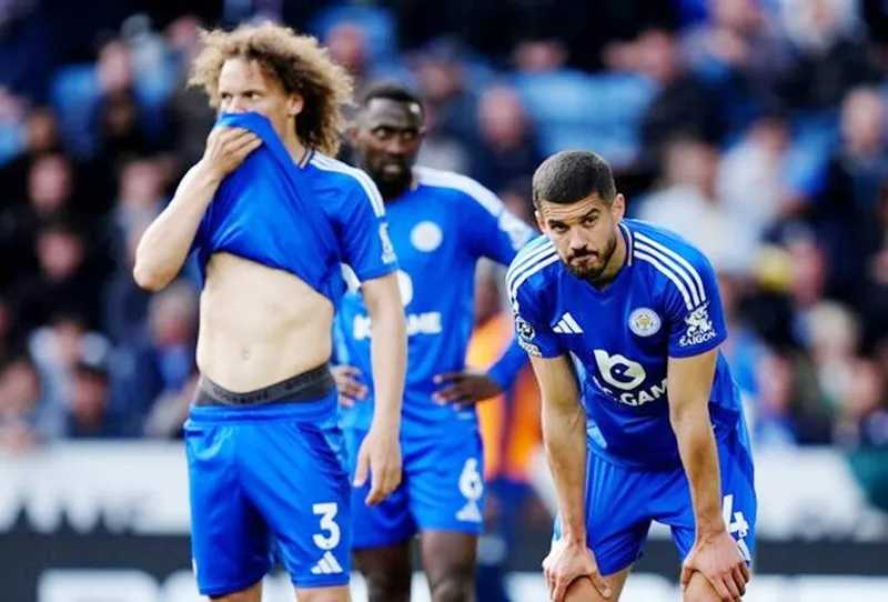 Leicester City trở lại Championship ngay lập tức sau thất bại 0-1 trước Liverpool.