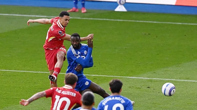 Đây cũng có thể chính là bàn thắng của Trent Alexander-Arnold cho Liverpool. Trent Alexander-Arnold.jpg