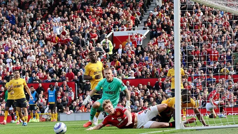 Hojlund liên tục bỏ lỡ những cơ hội khó tin khiến Man.United phải trả giá. Rasmus Hojlund.jpg