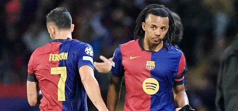 Hậu vệ Jules Kounde của Barcelona đã dính chấn thương gân kheo trái.