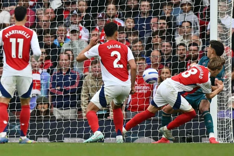 Arsenal để thua ngược Bournemouth 1-2 ngay trên sân nhà tại Premier League. Mikel Arteta.jpeg