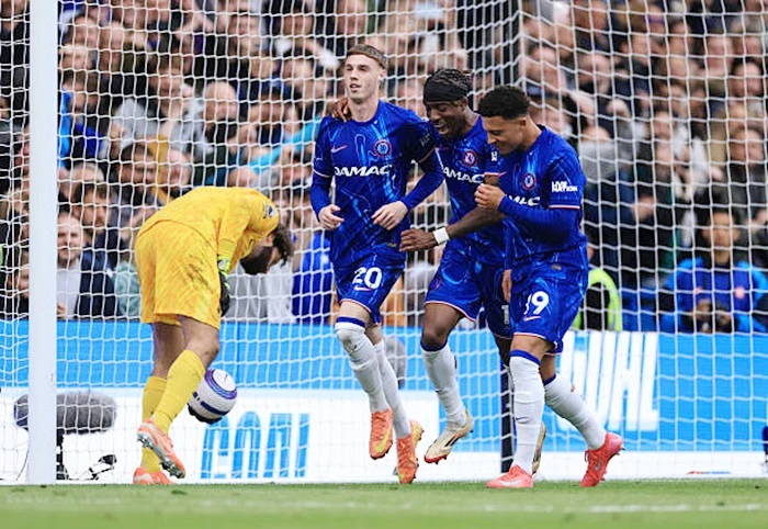Chelsea vững vàng ở vị trí thứ 5 tại Premier League sau khi đánh bại nhà tân vô địch Liverpool. Cole Palmer1.jpg