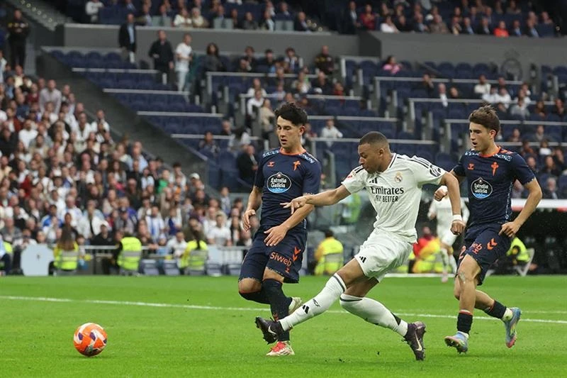 Kylian Mbappe ghi cú đúp và là những bàn thắng đầu tiên của anh tại La Liga kể từ tháng 3. Kylian Mbappe.jpg