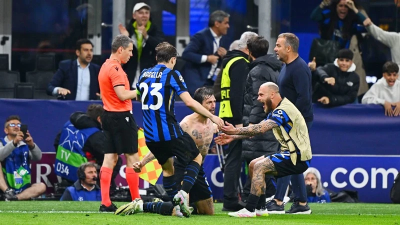 Francesco Acerbi cứu Inter Milan khỏi bờ vực bị loại bằng bàn gỡ hòa trong thời gian bù giờ. Francesco Acerbi.jpg