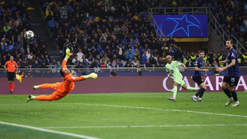 Thủ môn Yann Sommer và pha cứu thua đặc biệt trước Lamine Yamal phút 114 hiệp phụ.