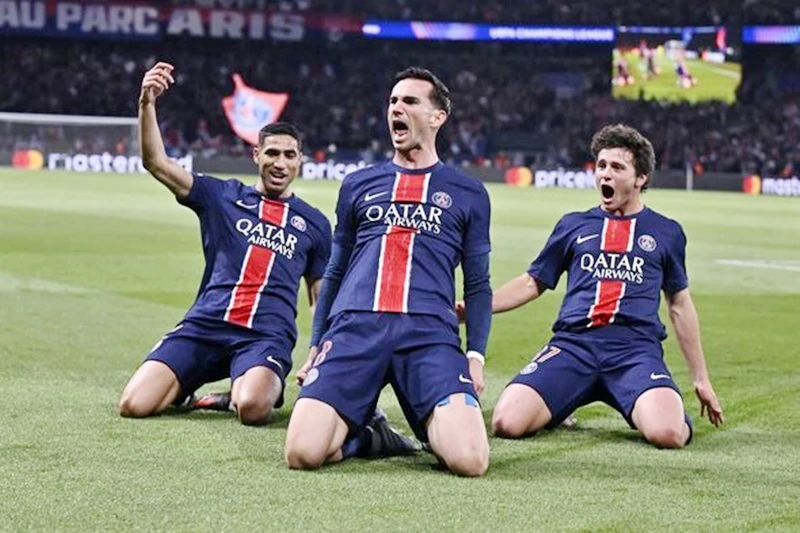 Paris Saint-Germain đánh bại một Arsenal đầy cảm hứng với tỷ số 2-1 ở bán kết lượt về.