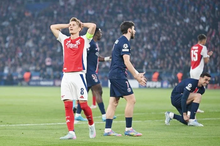 Martin Odegaard thừa nhận điểm yếu của Arsenal là khả năng tận dụng cơ hội. Declan Rice1.jpg