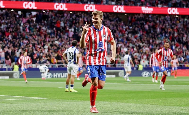 Sorloth cùng với Cristiano Ronaldo, Lionel Messi và Luis Suarez trở thành những cầu thủ có hơn một trận ghi 4 bàn thắng tại La Liga trong thế kỷ này. Alexander Sorloth.jpg