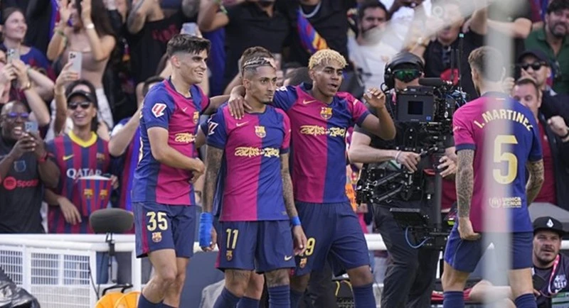 Barcelona có bước tiến lớn để giành danh hiệu vô địch La Liga với chiến thắng 4-3 trước Real Madrid.