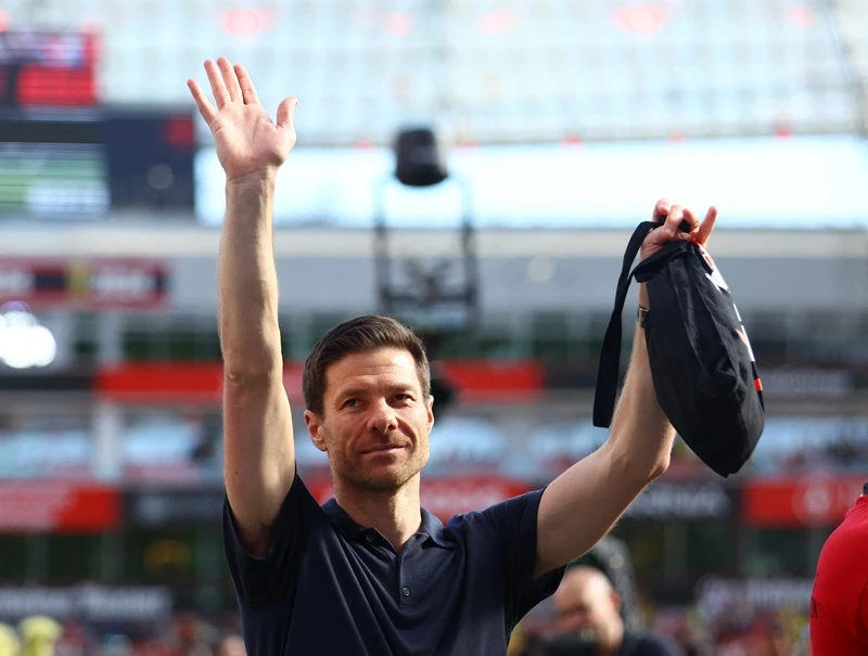 Trận sân nhà cuối cùng của HLV Xabi Alonso cùng Leverkusen kết thúc với tỷ số thua Borussia Dortmund 2-4.