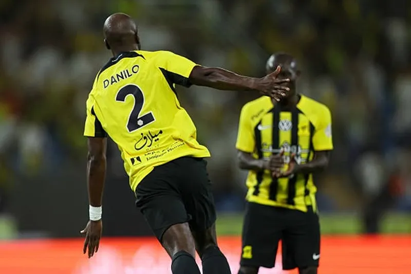 Danilo đánh đầu ghi bàn nâng tỷ số lên 2-1 a276ecc7-0bee-476d-ad1a-b302826578d0.jpg