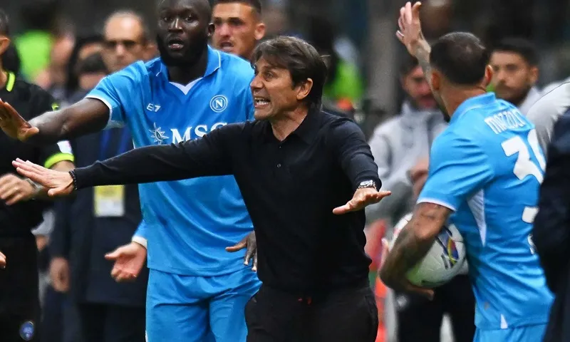 HLV Antonio Conte và Napoli vẫn còn quyền tự quyết khi chơi trên sân nhà ở vòng đấu cuối.