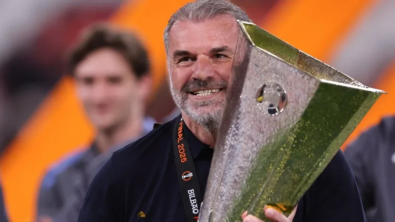 Ange Postecoglou khẳng định không biết về bất kỳ cuộc họp nào về tương lai của mình tại CLB.