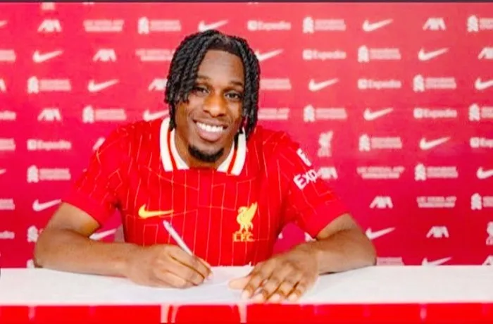 Hậu vệ phải Jeremie Frimpong là tân binh đầu tiên trong mùa hè của Liverpool. Liverpool.jpg