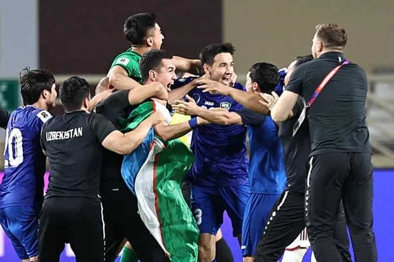 Niềm vui của đội tuyển Uzbekistan khi có lần đầu tiên giành quyền tham dự vòng chung kết World Cup.