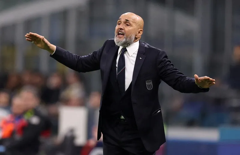 HLV Luciano Spalletti đang phải chịu rất nhiều áp lực sau khởi đầu với thất bại nặng nề Luciano Spalletti.jpg