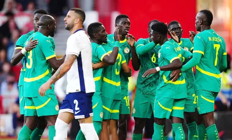Senegal trở thành đội đầu tiên từ Châu Phi ghi được chiến thắng trước tuyển Anh.