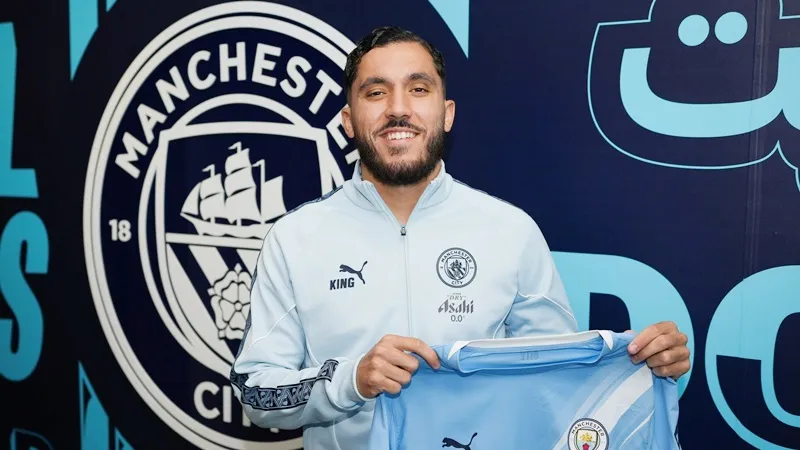 Man.City chính thức ký hợp đồng 5 năm với tiền vệ tấn công Rayan Cherki từ Lyon.