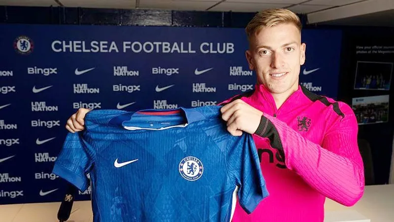 Tiền đạo tân binh Liam Delap có tên trong danh sách 28 cầu thủ của Chelsea.
