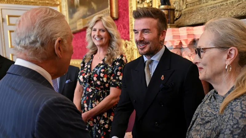 David Beckham đã được phong tước Hiệp sĩ vì những đóng góp cho thể thao và từ thiện.