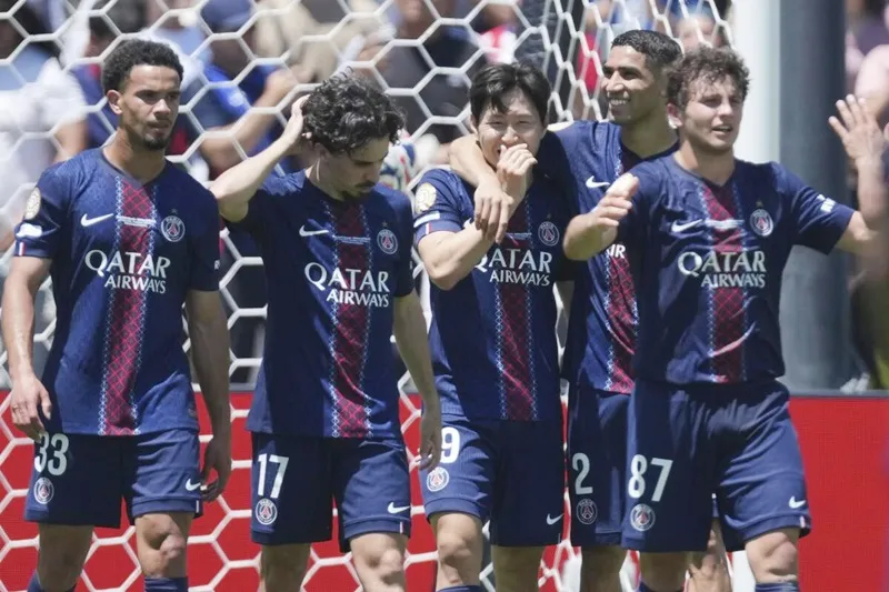 Paris Saint-Germain thắng áp đảo 4-0 trước Atletico Madrid trong trận mở màn Bảng B. Luis Enrique 1.jpg