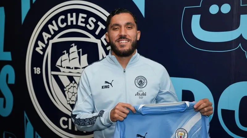 Rayan Cherki hy vọng được chơi bóng tại Man.City có thể cung cấp cho anh nền tảng để giành Quả bóng vàng.