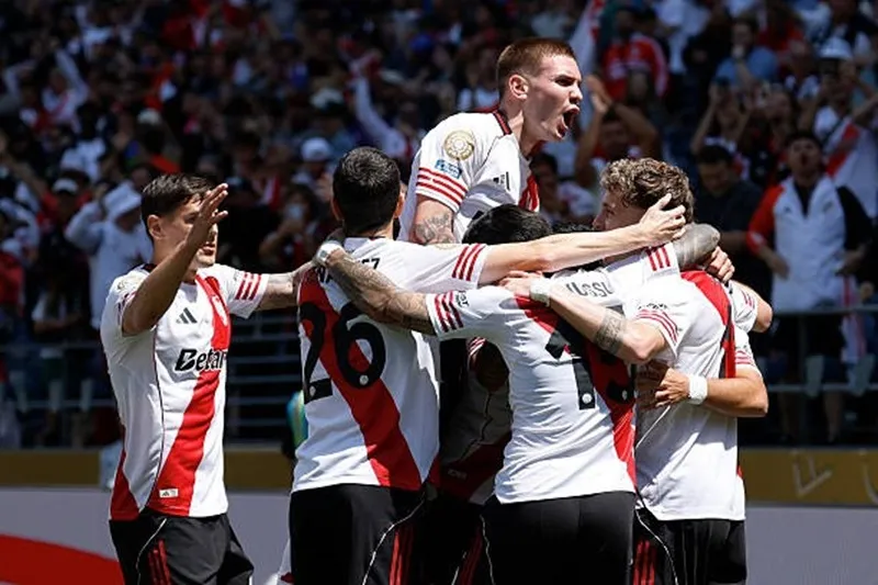 River Plate hạ gục Urawa Red Diamonds với tỷ số 3-1 Angel Di Maria.jpg