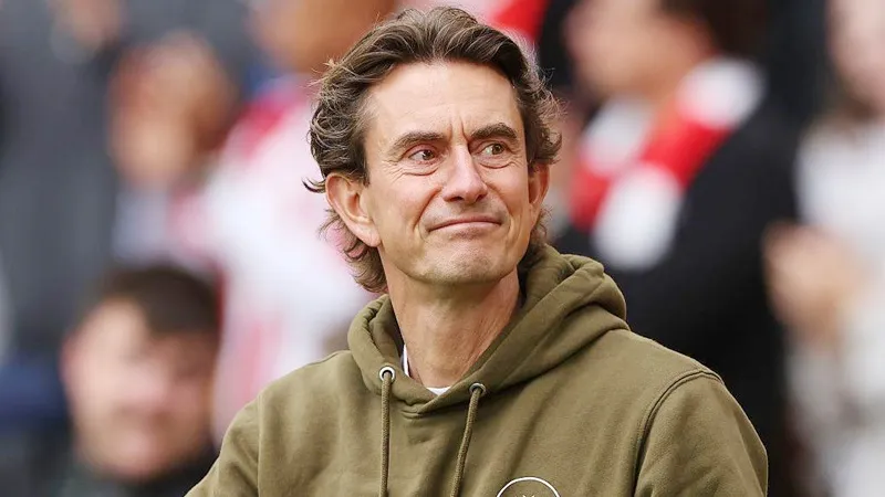 Tottenham đã bổ nhiệm HLV Thomas Frank làm người kế nhiệm Postecoglou. Thomas Frank.jpg