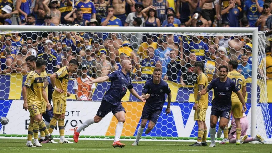Đội bóng bán chuyên Auckland City FC gây sốc cầm hòa Boca Juniors 1-1 tại FIFA Club World Cup.