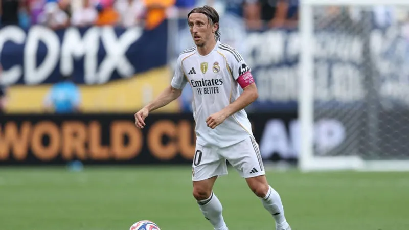 Luka Modric gia nhập AC Milan ngay sau khi hoàn thành FIFA Club World Cup cùng Real Madrid.