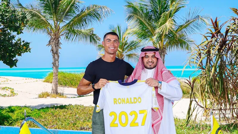 Cristiano Ronaldo gia hạn 2 năm với Al Nassr đã chấm dứt sự không chắc chắn về tương lai.