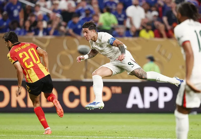 HLV của Chelsea, Enzo Maresca đã ca ngợi sự đóng góp của tiền vệ chủ chốt Enzo Fernandez.