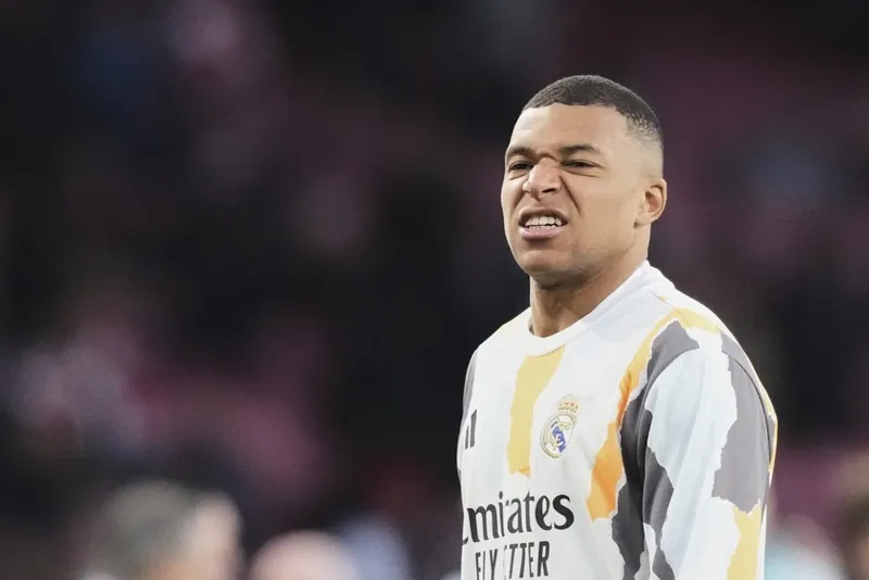 HLV Xabi Alonso vẫn chưa thể nói liệu tiền đạo Kylian Mbappe có thể chơi ở vòng 16 đội. Real Madrid1.jpg